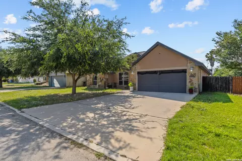 1812 Wandering Trl, Pleasanton, TX 78064