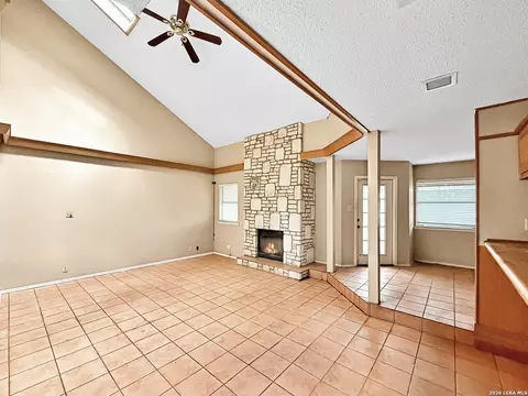 8519 Echo Creek Ln, San Antonio, TX 78240