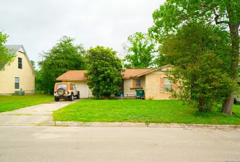 811 Stonegate Dr, Universal City, TX 78148