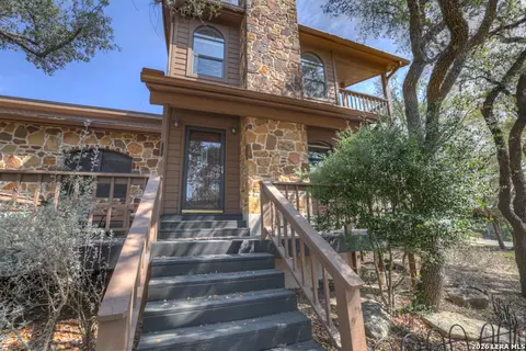 1560 Roadrunner Ln, Canyon Lake, TX 78133