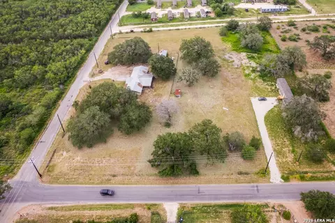 View/Area - 1081 County Road 773, Devine, TX 78016 photo 4 of 5