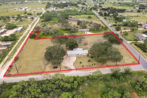 View/Area - 1081 County Road 773, Devine, TX 78016 photo 2 of 5