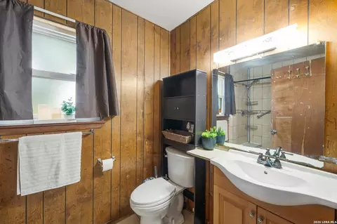 Bath - 1081 County Road 773, Devine, TX 78016 photo 2 of 3