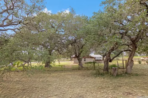 Exterior - 1081 County Road 773, Devine, TX 78016 photo 6 of 6