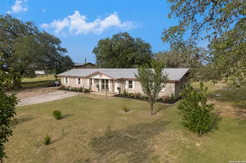 Exterior - 1081 County Road 773, Devine, TX 78016 photo 2 of 6