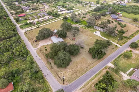 View/Area - 1081 County Road 773, Devine, TX 78016 photo 1 of 5