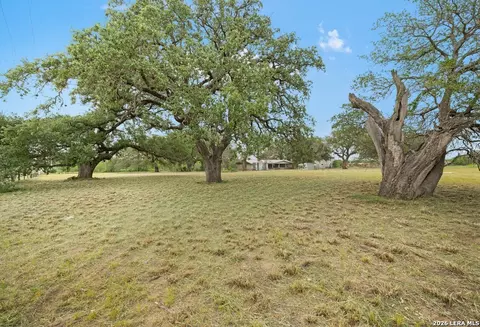 Exterior - 1081 County Road 773, Devine, TX 78016 photo 5 of 6