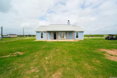 2948 Fm 1922, Floresville, TX 78114