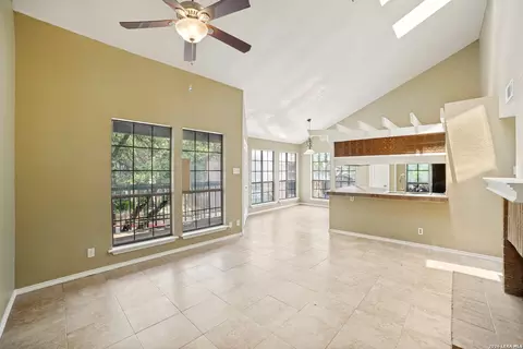 8633 Datapoint Dr #204, San Antonio, TX 78229
