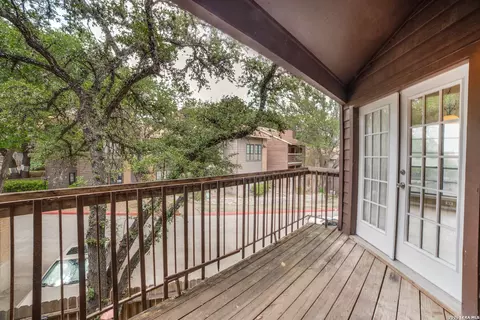 8633 Datapoint Dr #204, San Antonio, TX 78229