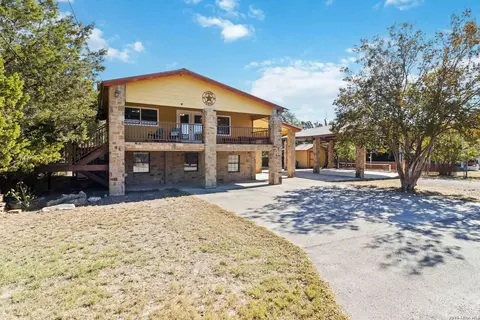 2481 Lakeshore Dr, Canyon Lake, TX 78133