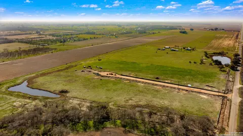 15415 Sycamore Creek Rd, Lacoste, TX 78039