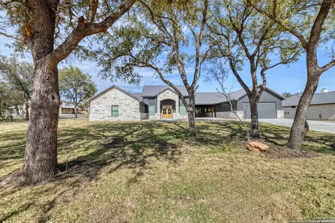 1450 Mountain Vly, Concan, TX 78838