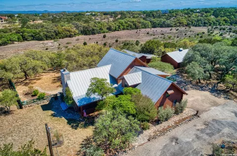 513 River View Dr, Bandera, TX 78003