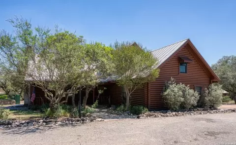 513 River View Dr, Bandera, TX 78003