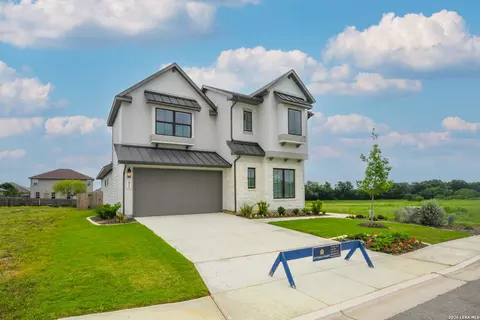 972 Nolte Bnd, Seguin, TX 78155