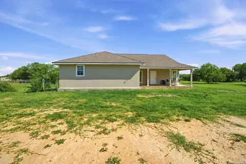 Exterior - 95 Molly Dr, Lytle, TX 78052 photo 2 of 4