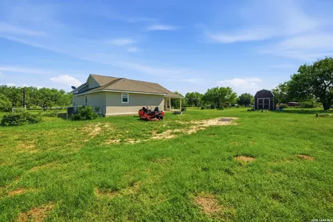 Exterior - 95 Molly Dr, Lytle, TX 78052 photo 3 of 4
