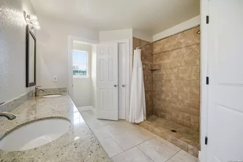 Bath - 95 Molly Dr, Lytle, TX 78052 photo 2 of 2