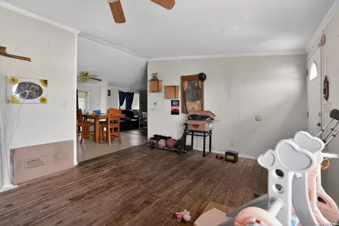 975 County Road 6753, Devine, TX 78016 photo 9