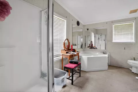 975 County Road 6753, Devine, TX 78016 photo 33
