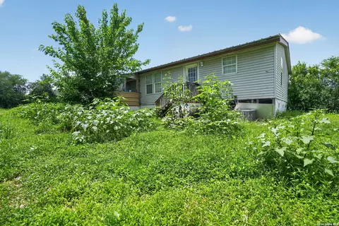 975 County Road 6753, Devine, TX 78016 photo 2