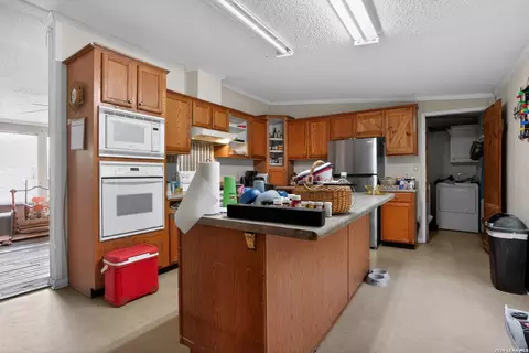 975 County Road 6753, Devine, TX 78016 photo 12