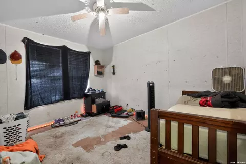 975 County Road 6753, Devine, TX 78016 photo 20