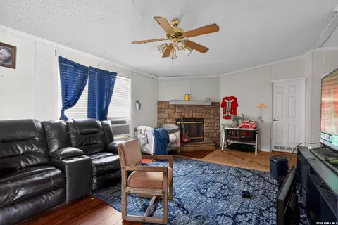 975 County Road 6753, Devine, TX 78016 photo 8