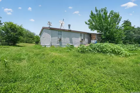 975 County Road 6753, Devine, TX 78016 photo 26