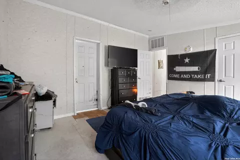 975 County Road 6753, Devine, TX 78016 photo 31