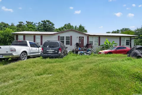975 County Road 6753, Devine, TX 78016 photo 4