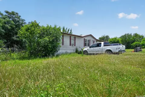 975 County Road 6753, Devine, TX 78016 photo 3