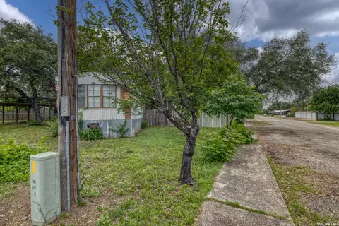 403 E Third St, Camp Wood, TX 78833