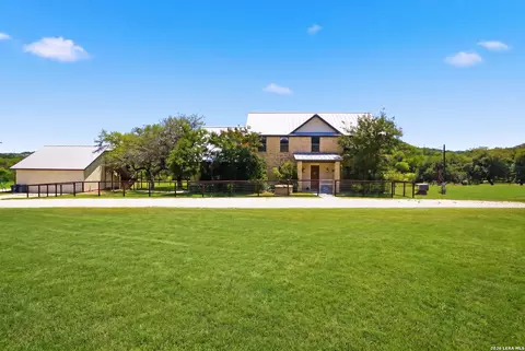 8 Walnut Grove Rd, Boerne, TX 78006