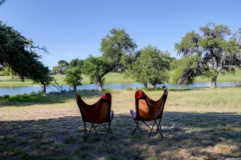 104 Savannah Ct, Blanco, TX 78606