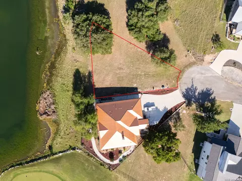 107 Savannah Ct, Blanco, TX 78606
