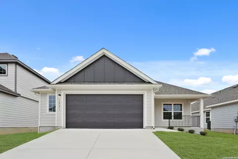 1221 Sweden, Seguin, TX 78155