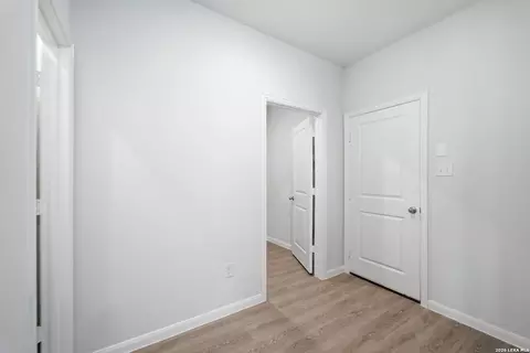 Entry Way - 10726 Upwind Turn, Converse, TX 78109 photo 3 of 8