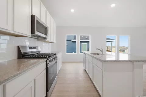 Kitchen - 10726 Upwind Turn, Converse, TX 78109 photo 2 of 2