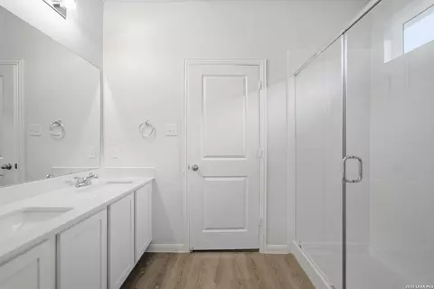Entry Way - 10726 Upwind Turn, Converse, TX 78109 photo 4 of 8