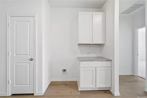 Entry Way - 6660 Cibolo Spgs, Converse, TX 78109 photo 6 of 7