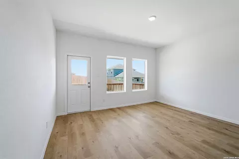 Living - 6660 Cibolo Spgs, Converse, TX 78109 photo 2 of 3