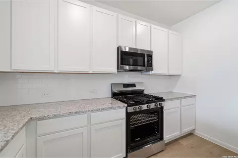 Kitchen - 6660 Cibolo Spgs, Converse, TX 78109 photo 3 of 3