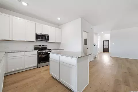 Kitchen - 6660 Cibolo Spgs, Converse, TX 78109 photo 2 of 3
