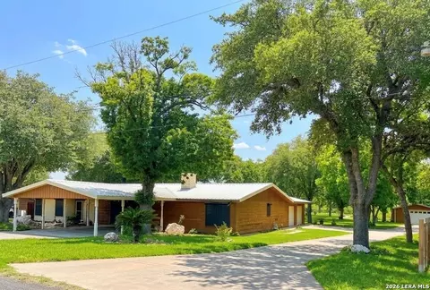 155 Harbor Cir, Mathis, TX 78368