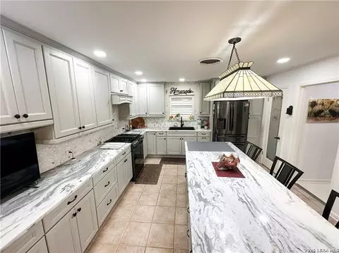 Kitchen - 155 Harbor Cir, Mathis, TX 78368 photo 3 of 5