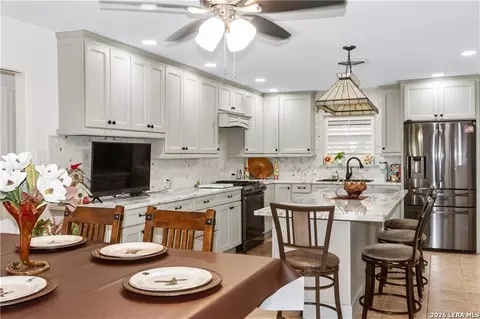 Kitchen - 155 Harbor Cir, Mathis, TX 78368 photo 4 of 5