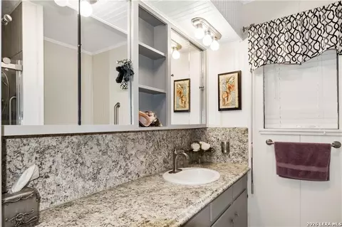 Bath - 155 Harbor Cir, Mathis, TX 78368 photo 2 of 3