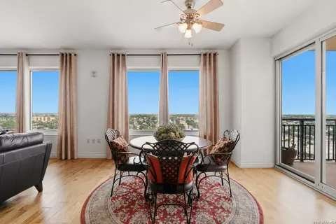 215 Center St #1805, San Antonio, TX 78202